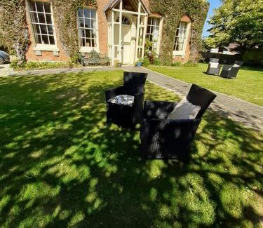 Quedgeley House | Whitchurch Farm Guesthouse