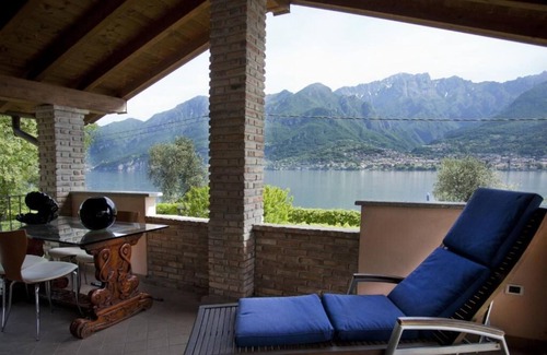 Oliveto Lario House | White Beach House - Lake View Room