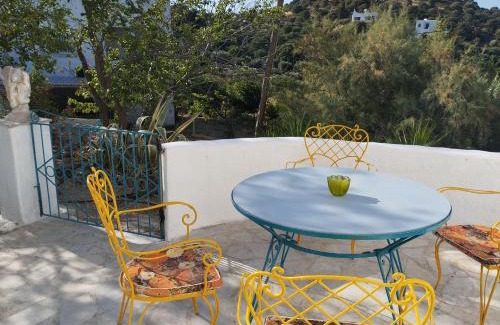 Leros House | White Cat