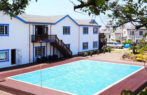 Aewol Hotel | White Dream Pension