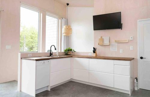 Ucluelet Apartment | WHITE HAUS nested in Rainforest close to beach and trail