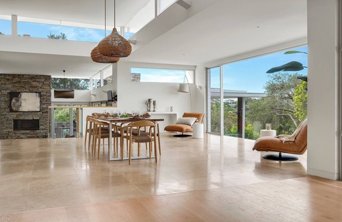 Copacabana House | "White Haus" – Resort Style Getaway