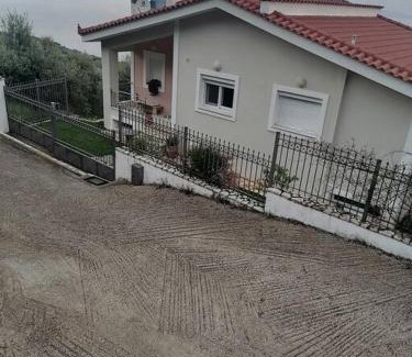 Paralia Porovitsis House | White Hill Platanos