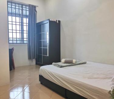 Central Seberang Perai House | White House 19 Room B