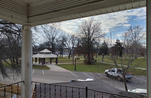 Brookfield Apartment | White House Lodge-Upper 2 Bedroom-Parkview