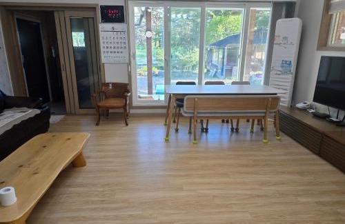 Jinbu House | White House Pension