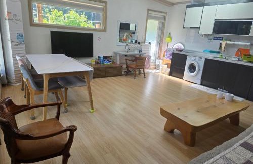 Jinbu House | White House Pension