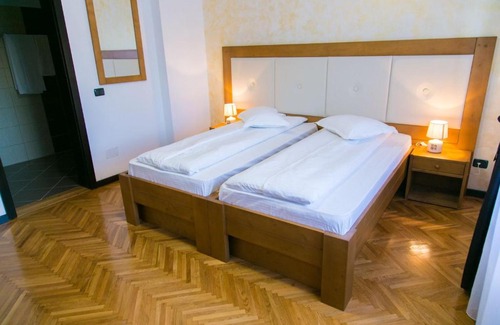 Fagaras House | White House