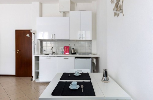 Historic Center Apartment | White Leaves Studio by Wonderful Italy