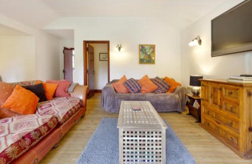 Guildford House | White Lodge Cottage