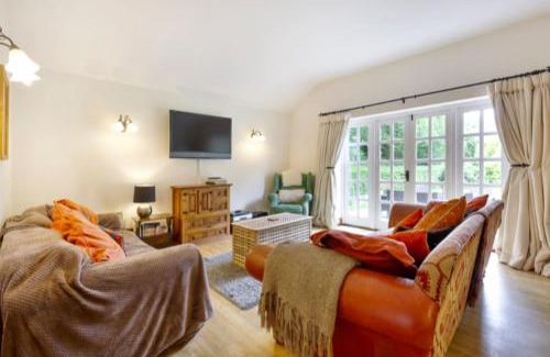 Guildford House | White Lodge Cottage
