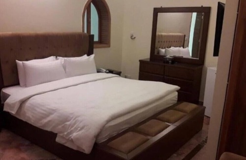 F-6 Sector Hotel | White Lodge