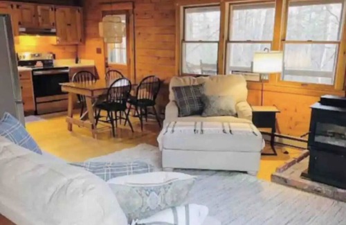 Woodsville Cabin | White Mountains - Cozy cabin by the lake with fire pit.