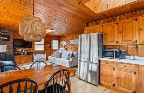 Woodsville Cabin | White Mountains - Cozy cabin by the lake with fire pit.