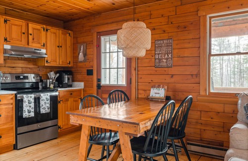 Woodsville Cabin | White Mountains - Cozy cabin by the lake with fire pit.