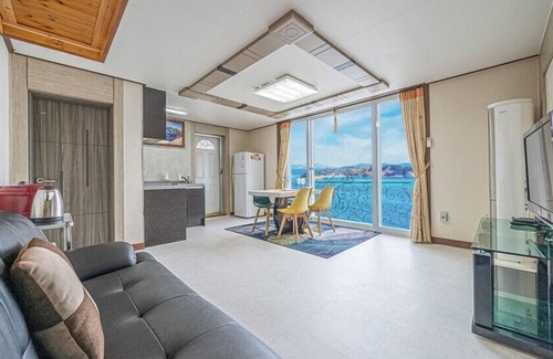 Geoje Condo | White O Pension