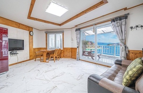 Geoje Condo | White O Pension