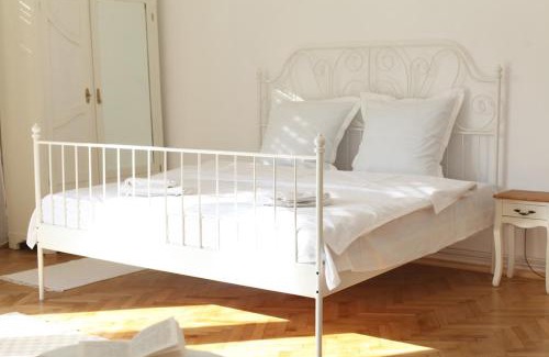 Old Town Apartment | White Opera by NUX