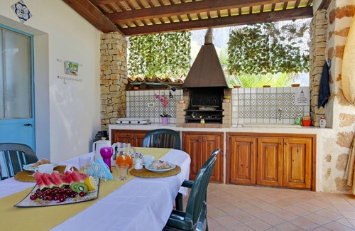 Castelluzzo House | White Pearl Holiday House, PRIVATE POOL, FREE WI-FI, all the conforts