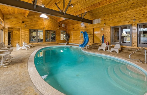 Friendsville House | White Rock Casa | House in Friendsville with private indoor pool, hot tub, gym