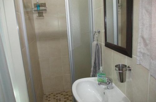 Emfuleni House | White Rose Guest House