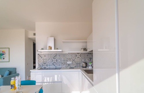 Portisco Apartment | White Sea House - Spacious apartment with sea view