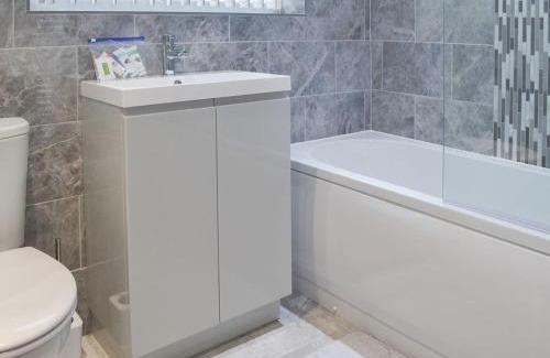 Dinas House | White Towers - Hw7625