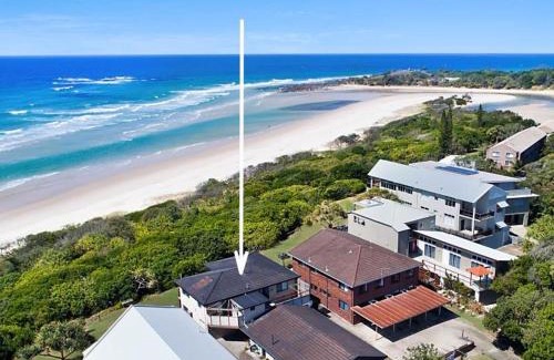 Hastings Point Villa | White Waves on the Beach
