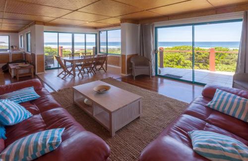 Hastings Point Villa | White Waves on the Beach