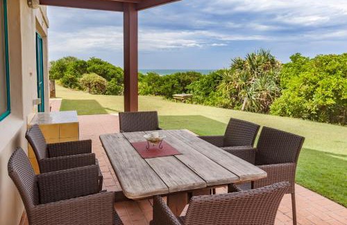 Hastings Point Villa | White Waves on the Beach