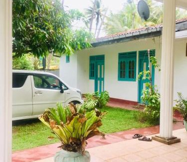 Hikkaduwa Hotel | White Whale Villa Ambalangoda