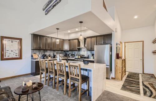 Peak 8 House | White Wolf #890 - Great Home with Private Outdoor Hot Tub - Shuttle to Slopes