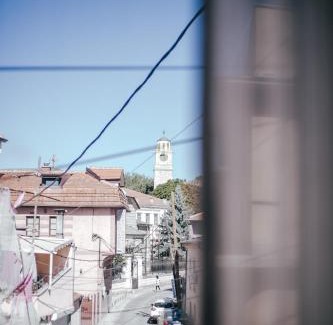 Bitola Apartment | White & Wood