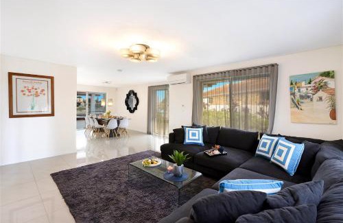 Broadbeach Waters House | Whitehaven Stay 5 Pay 4 Winter Special