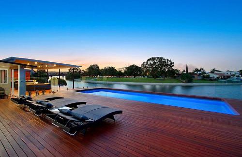 Broadbeach Waters House | Whitehaven Stay 5 Pay 4 Winter Special