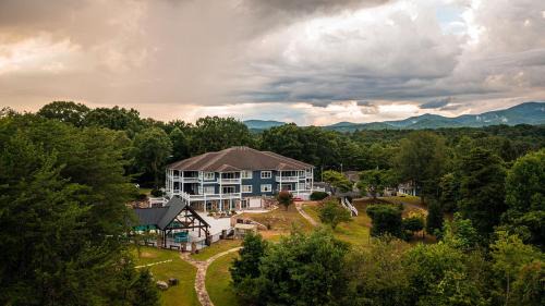 Ellijay Hotel | Whitepath Lodge and Resort