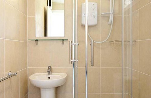 Mumbles Ski Chalet | Whiteshell 17 in Caswell, Gower