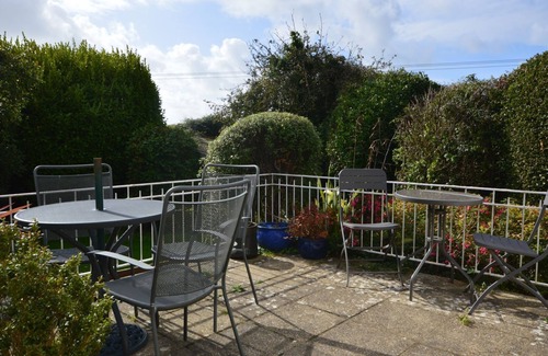 Newport Apartment | Whitestones Cottage Isle of Wight 3 Bedroom Bungalow