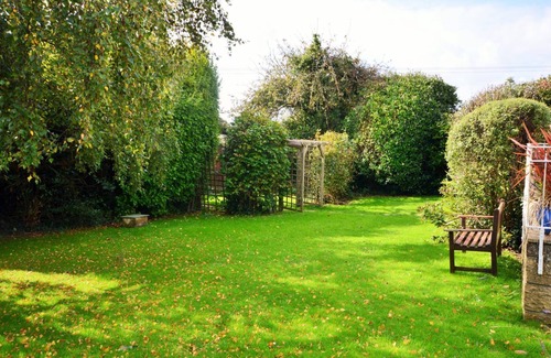 Newport Apartment | Whitestones Cottage Isle of Wight 3 Bedroom Bungalow