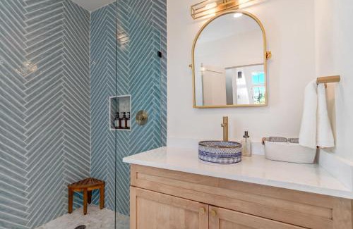 Buena Vista Villa | Whitewater Estate House & Guesthouse w Hot Tub