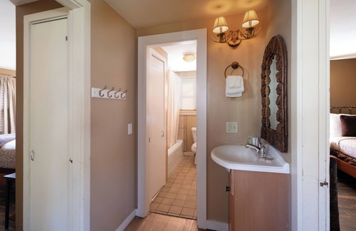 Jackson Hotel | Whitneys Inn at Black Mountain