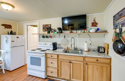 Qualla Apartment | Whittier Vacation Rental Cabin in Tranquil Setting