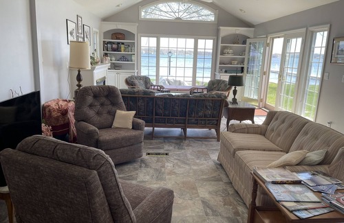 Syracuse House | Who can resist this view of Lake Wawasee from Sycamore Cottage