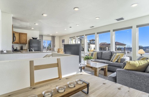 Colorado Springs Cottage | Whole Duplex! 3 Bedrooms, 2 Bathrooms, 4 Beds, Sleeps 8