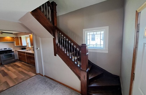 Dubuque House | Whole Home by Heritage Trail, quiet street, outdoor games