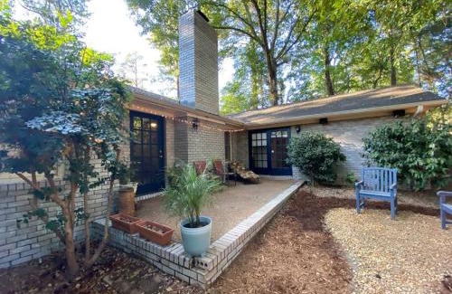 Athens House | Whole House in Athens, Private, Fenced, Convenient, Close to Downtown