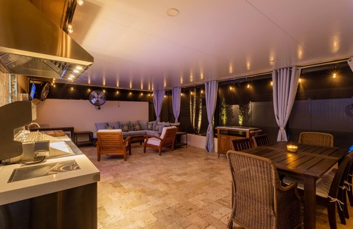 Boynton Beach House | Whole Luxury Pool & Spa with Amazing Features & Stunning Backyard
