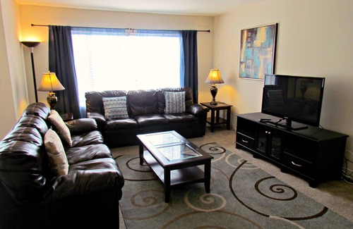 Beverly Hills Apartment | Wholefoods and Rodeo are next door!