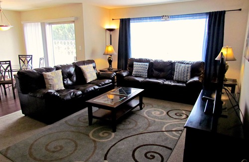Beverly Hills Apartment | Wholefoods and Rodeo are next door!