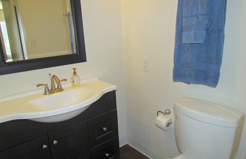 Beverly Hills Apartment | Wholefoods and Rodeo are next door!